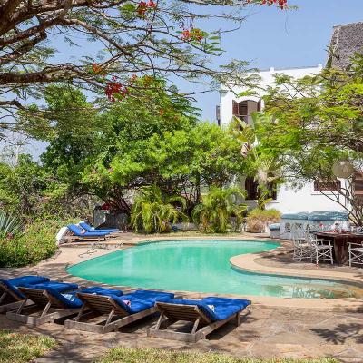 Mdoroni Pehoni House Coastal Kenya Pool Sunbeds